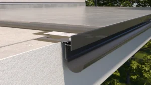 Profil okapowy tarasu z ukrytą rynną, montowany na krawędzi płyty tarasowej, zapewniający skuteczne odprowadzenie wody.