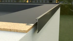Profil attykowy A100 zamontowany na krawędzi dachu płaskiego, z widoczną warstwą płyty konstrukcyjnej i obróbką blacharską.
