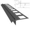 Aluminiowy profil okapowy K20R z perforowanym ramieniem montażowym oraz schematem wymiarów technicznych, przeznaczony do wykończenia krawędzi balkonu lub tarasu.